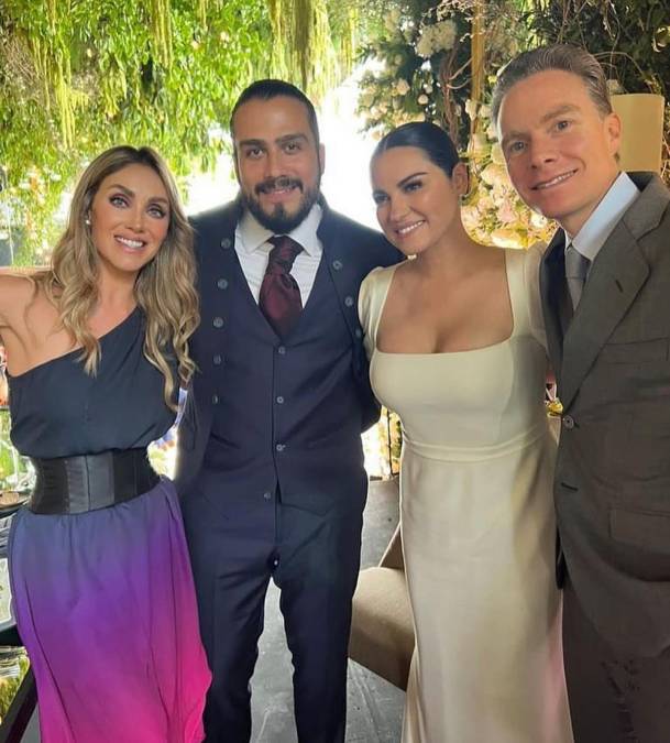 La cantante y actriz Anahí, quien compartió con Maite en la telenovela “Rebelde” y el grupo RBD, llegó con su esposo Manuel Velasco para acompañar a la pareja en su enlace.