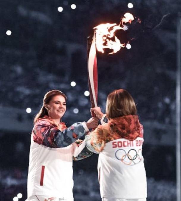 Los rumores de romance entre la ex gimnasta y el mandatario se avivaron cuando Kabaeva fue elegida por el Gobierno para portar la antorcha olímpica de los Juegos Olímpicos de Invierno Sochi 2014. 