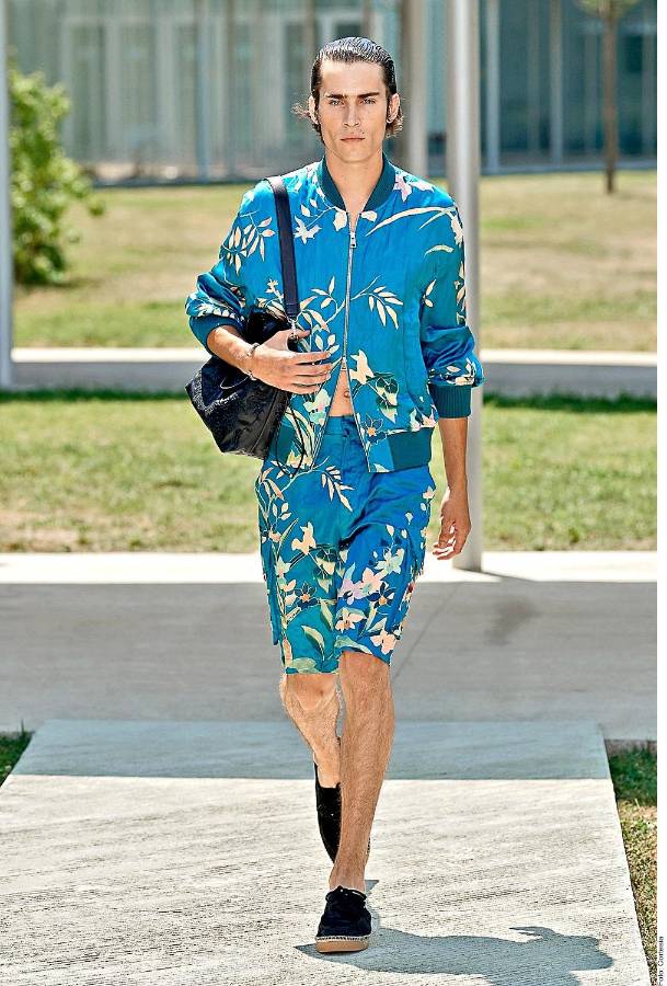 “Los shorts y bermudas florecen en cada temporada de sol, pero en esta ocasión podemos ver gran cantidad de estilos que van desde los holgados hasta los muy ajustados o cortos”, afirma la experta en imagen Mónica Bravo.