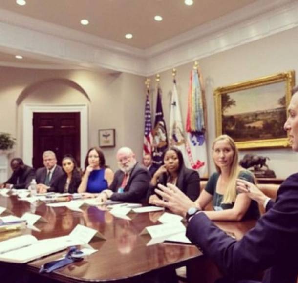 'La conversación (entre Kardashian, Kushner y los otros asistentes a la reunión) se centró principalmente en cómo mejorar el proceso de concesión de clemencia para asegurarse de que los casos que lo merezcan reciben una revisión justa', dijo en un comunicado un portavoz de la Casa Blanca, Hogan Gidley.