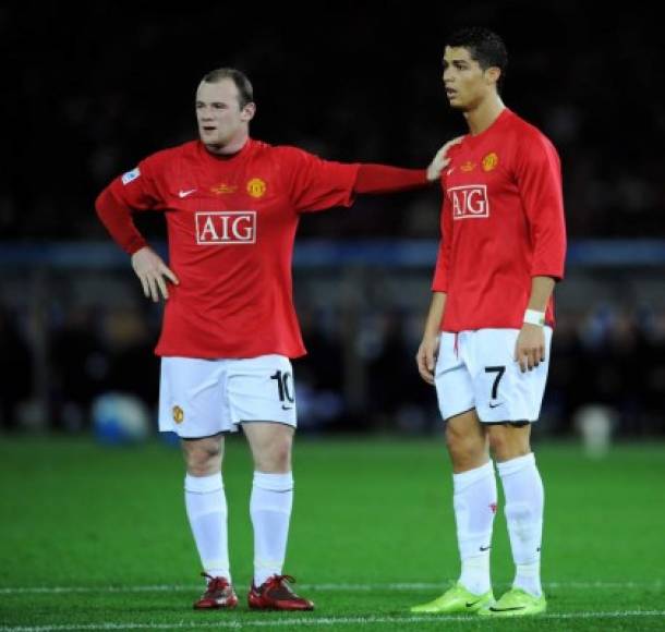 Rooney y Cristiano Ronaldo: La relación entre ambos se rompió durante su estancia en el Manchester United. Todo comenzó cuando Rooney consideró a Cristiano como uno de los grandes culpables de su expulsión, durante un Inglaterra-Portugal en el Mundial de Alemania. Los ingleses cayeron eliminados por los lusos en cuartos de final en la tanda de penaltis.