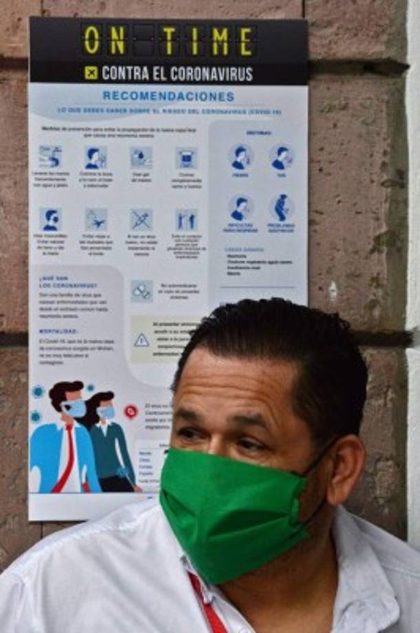 A man wears a protective face mask to prevent the spread of the new Coronavirus, COVID-19, at Toncontin International Airport, in Tegucigalpa, on March 12, 2020. - The Honduran government has suspended classes at schools and universities. (Photo by ORLANDO SIERRA / AFP)