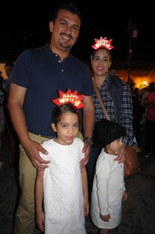 Esta familia desafió al sueño para dar la bienvenida al 2016.