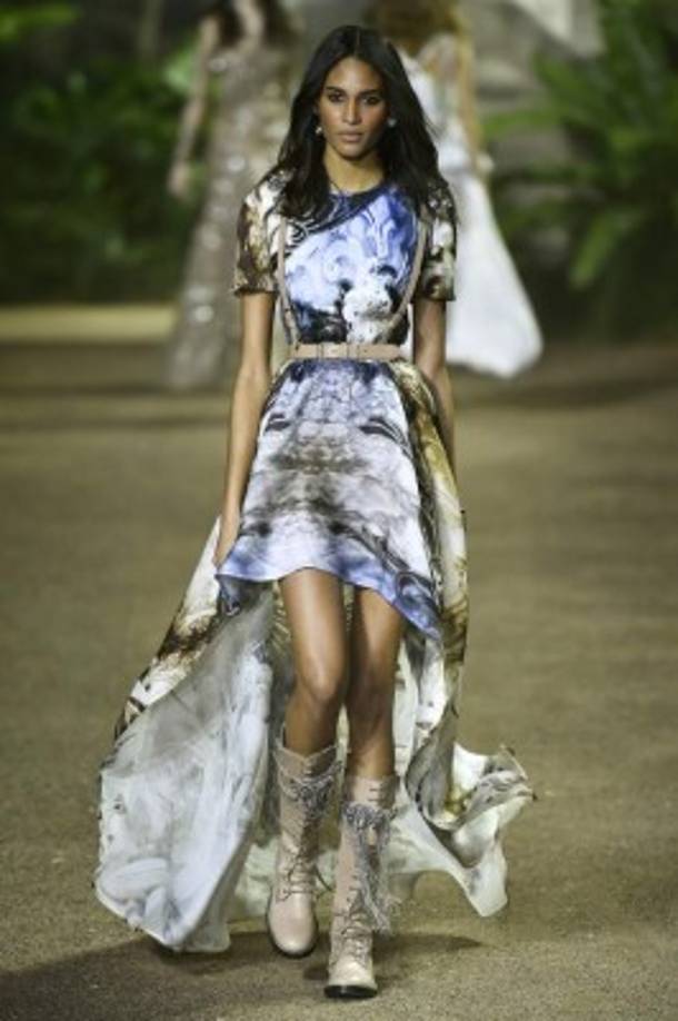 Police dispers people after celebrations following the Russia 2018 World Cup final football match between France and Croatia, on the Champs-Elysees avenue in Paris on July 15, 2018. <br/>France won 4-2. / AFP PHOTO / Eric FEFERBERG