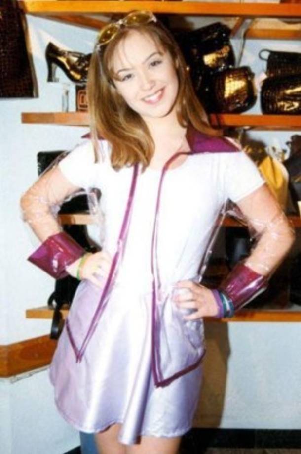 A los 12 años participó en la novela 'Alondra' y a los 15 fue parte del elenco de 'Vivo por Elena'.