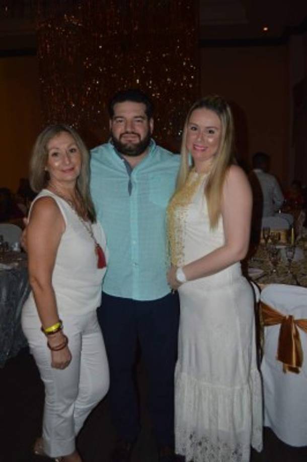 Ileana Ramírez con Leo y Gabriela Rivera.