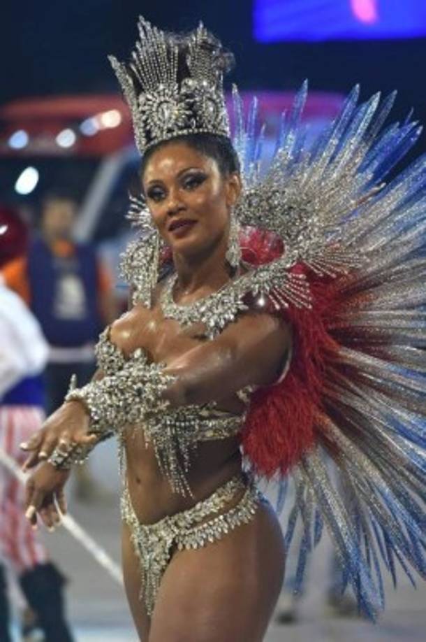 La mujer brasileña hace gala de su belleza en esta fiesta considerada una de las más grandes del mundo.