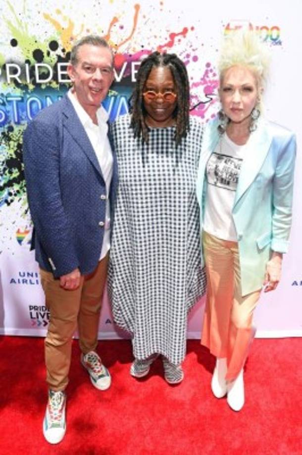 (D-I) la cantante Cyndi Lauper, la actriz Whoopi Goldberg y el locutor Elvis Duran.<br/><br/>