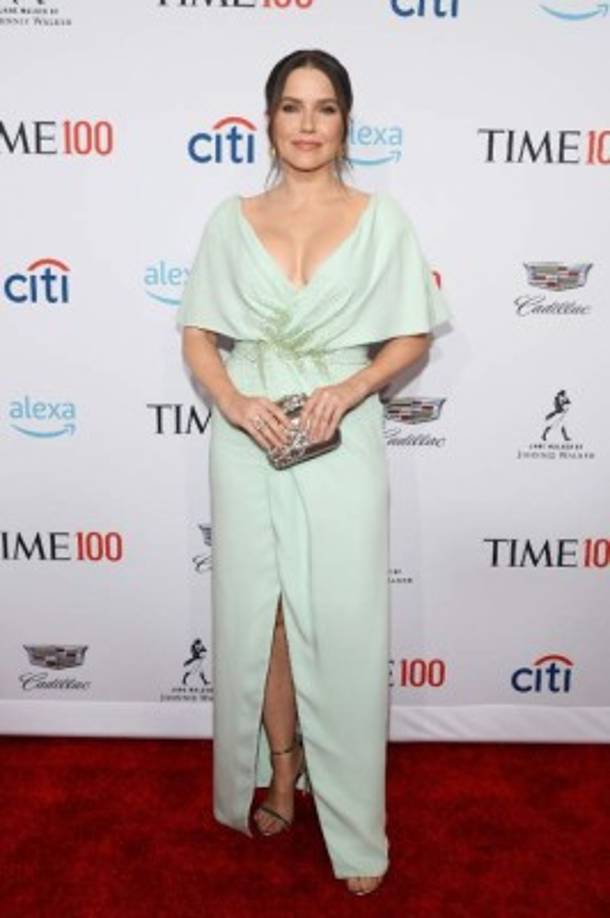 Sophia Bush eligió un tono verde para su vestido cruzado.<br/>