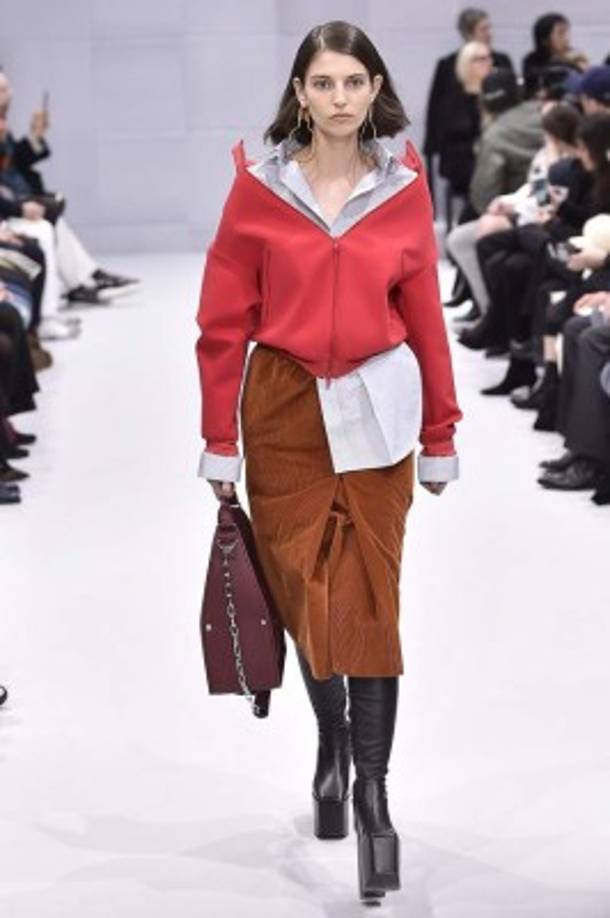 2. Anoraks: La chaqueta deportiva reina de la nieve se adaptará al asfalto para ser combinada con los looks más sofisticados del armario.