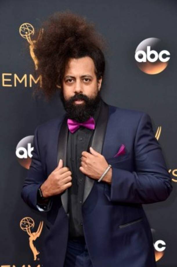 Sin duda uno de los peinados más extravagantes de los premios Emmy 2016, Reggie Watts.