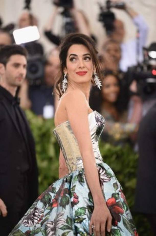 Amal Clooney, abogada libanesa y esposa de George Clooney, dio la bienvenida en agosto pasado a sus mellizos Ella y Alexander.