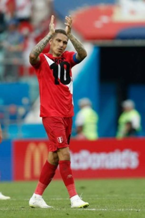 Paolo Guerrero de Perú. Se movió por todos lados para poder llegar al Mundial, al final anotó un gol, pero los peruanos ya habían perdido sus primeros encuentros y quedó fuera.