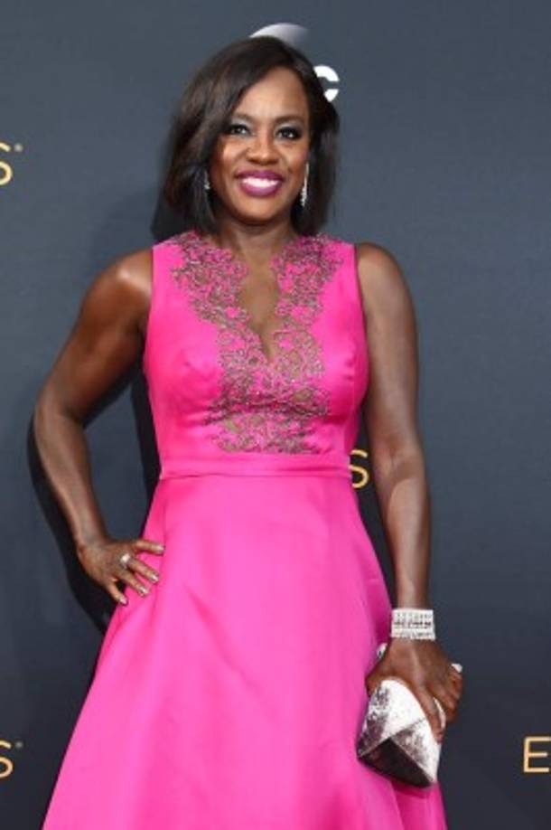 La actriz Viola Davis en la alfombra de los premios Emmy 2016.