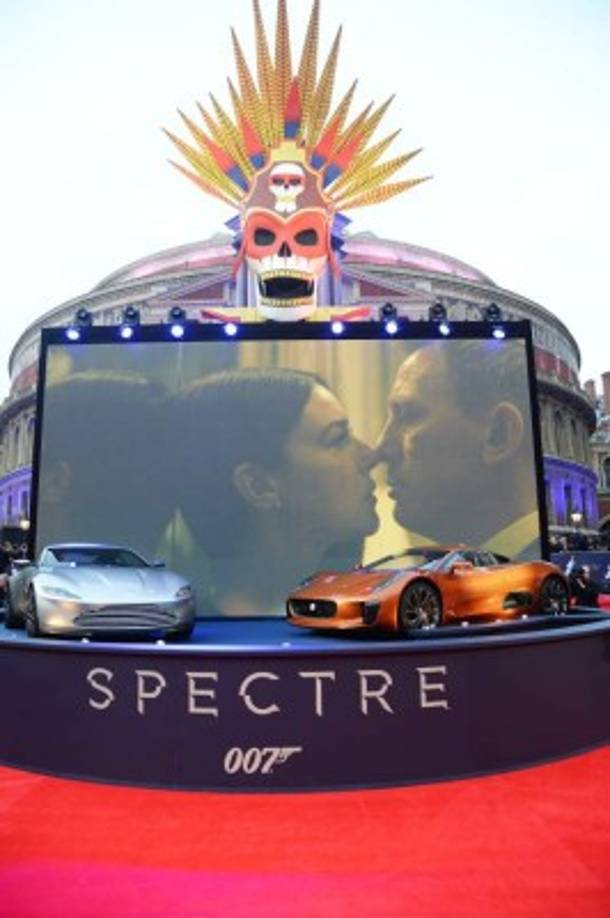 El Royal Albert Hall de Londres desplegó la gran alfombra roja para al premiere de lavigésimo cuarta entrega de la saga de James Bond