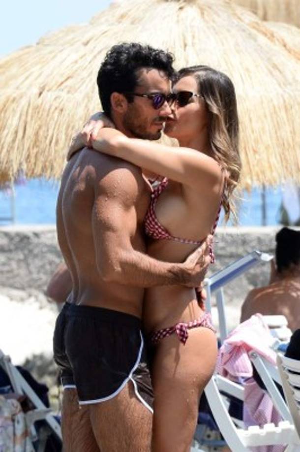 Lola y Aaron en unas vacaciones en Europa.