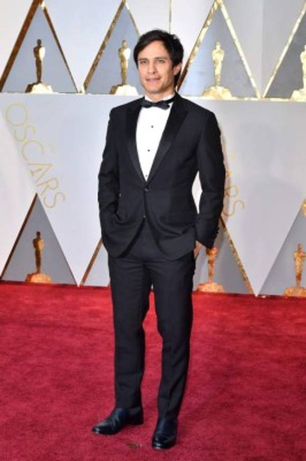 'Gracias por reportarse y saber que están bien. Abrazos largos y chingos de cariño desde el otro lado de la placa tectónica': Gael García Bernal.