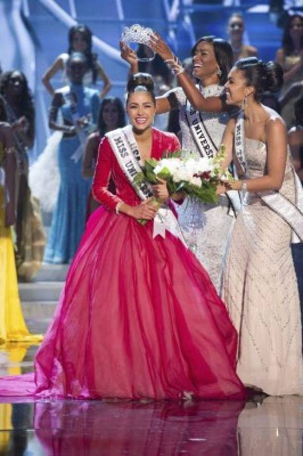 Olivia Frances Culpo - EEUU - 2012<br/><br/>La 61ª edición de Miss Universo, se realizó el 19 de diciembre de 2012, en el PH Live del Planet Hollywood Resort and Casino de Las Vegas, Estados Unidos.​ Concursantes de 89 naciones y territorios autónomos compitieron por este título de belleza.