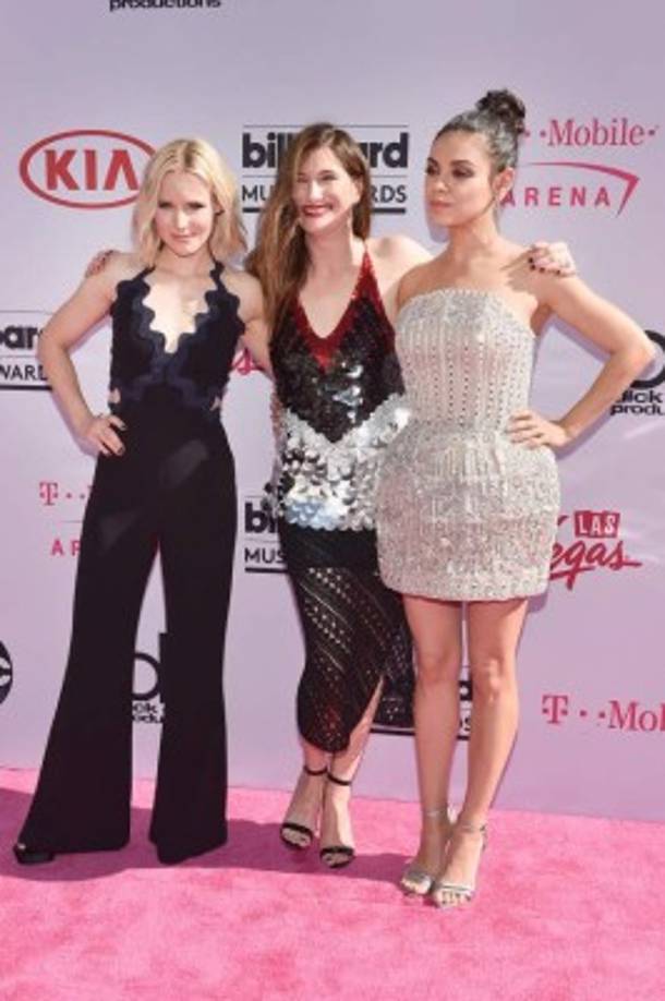 Las actrices Kristen Bell, Kathryn Hahn y Mila Kuni.