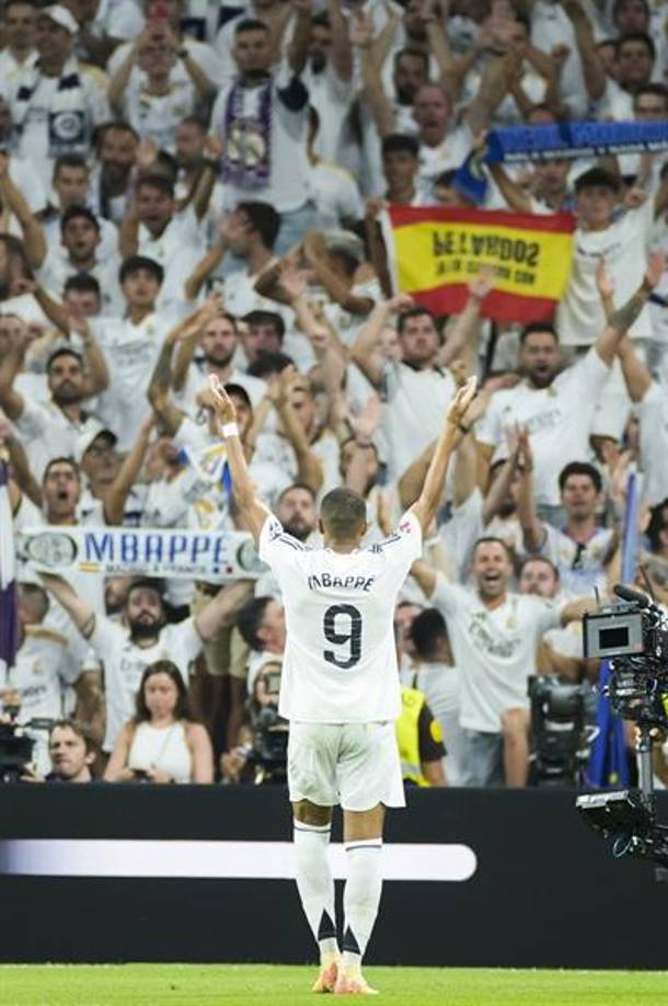 Kylian Mbappé estuvo muy feliz por su gol y el Bernabéu se rindió a él.