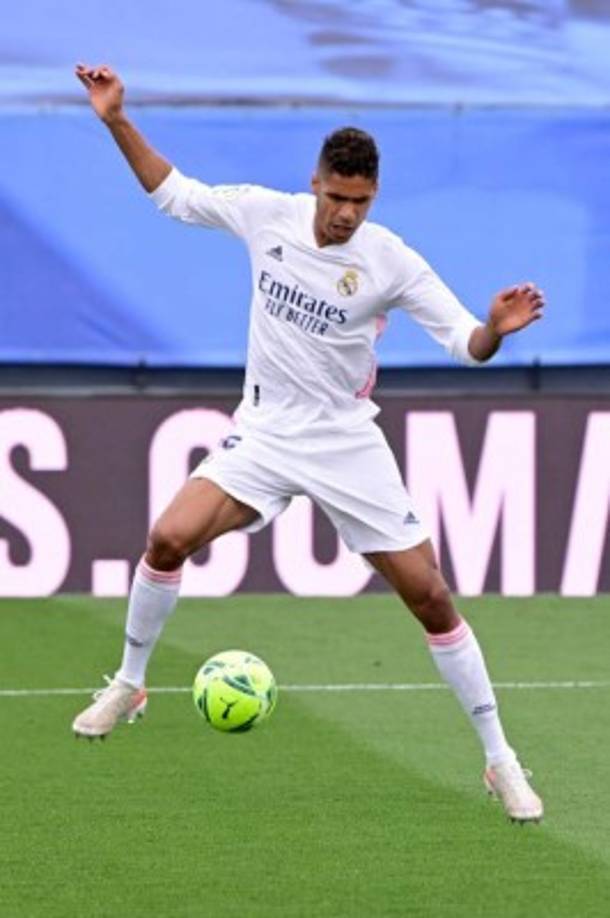 Raphäel Varane: El defensor francés estaría siendo vendido de cara a la próxima campaña. El diario AS señala que Real Madrid lo podría vender en 70 millones de euros. Foto AFP.