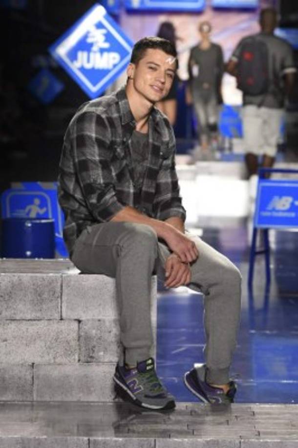 New Balance y Pilatos.