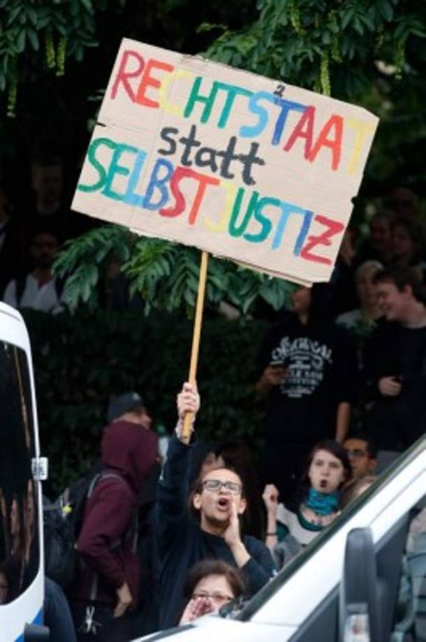 La policía detuvo a dos sospechosos, un sirio y un iraquí, acusados de haber actuado tras un 'altercado verbal'.