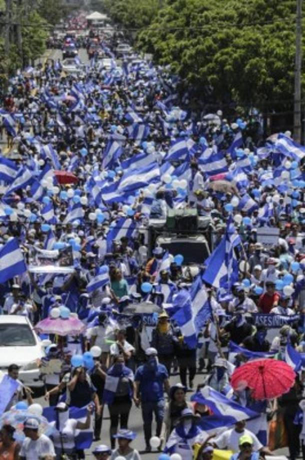 Miles de nicaragüenses volvieron este domingo a las calles de Managua, capital de Nicaragua, para marchar contra Ortega, a quien acusan por la muerte de cientos de personas en protestas contra su Gobierno desde abril pasado.