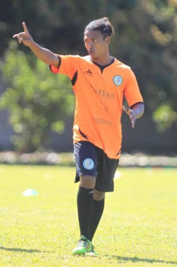 Víctor Moncada: El mediocampista se convierte en nuevo legionario hondureño. Ha sido fichado por el Real Estelí de Nicaragua.