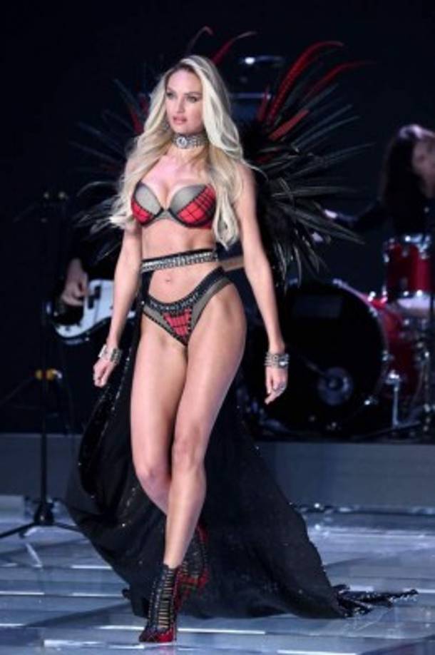 Candice Swanepoel, de 29 años, demostró que todavía tiene lo que se necesita para ser una Victoria's Secret Angel deslumbrante, haciendo un regreso verdaderamente triunfal para desfilar en el show.<br/>