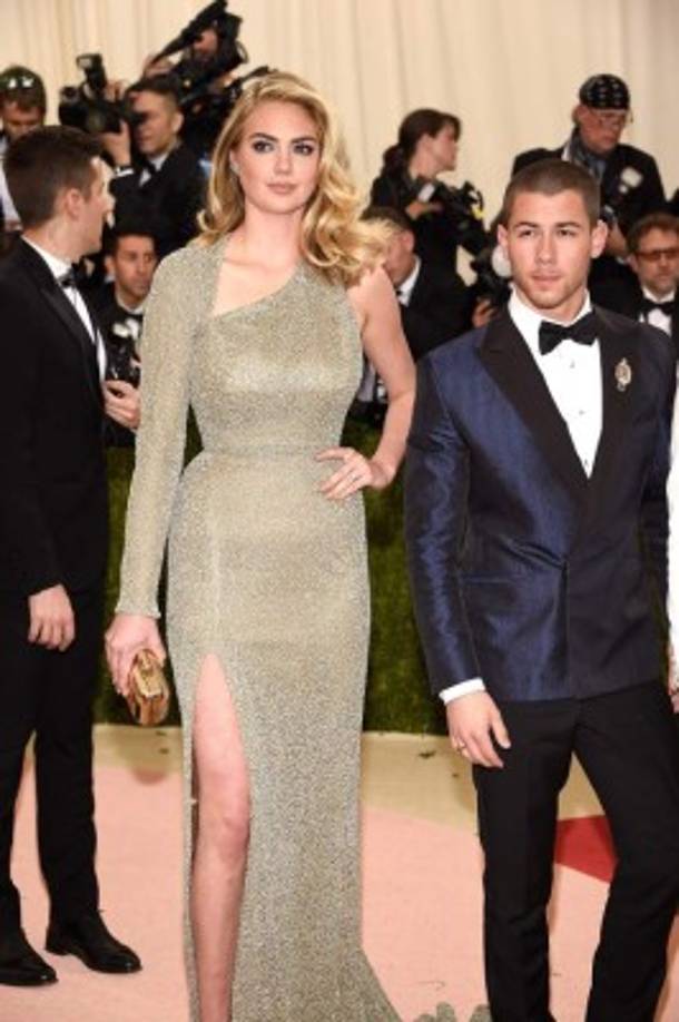 Kate Upton en un Top Shop.