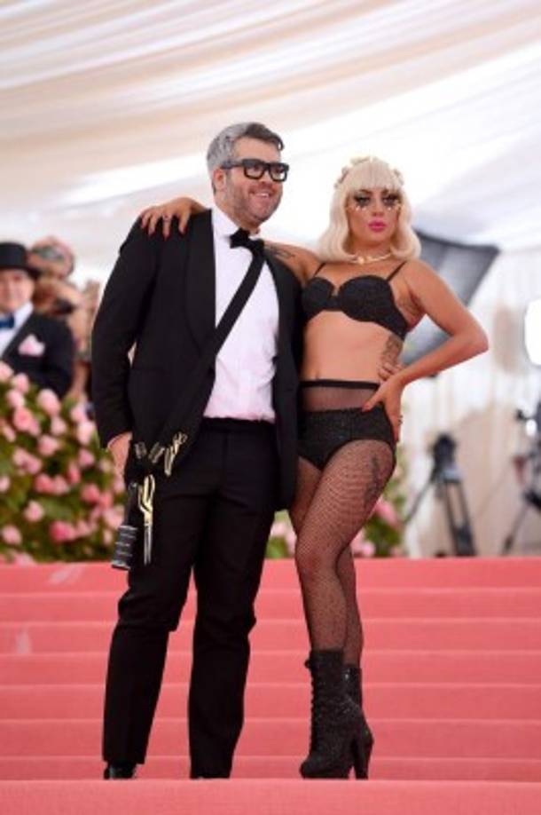Para rematar su desfile Gaga hizo su último cambio.