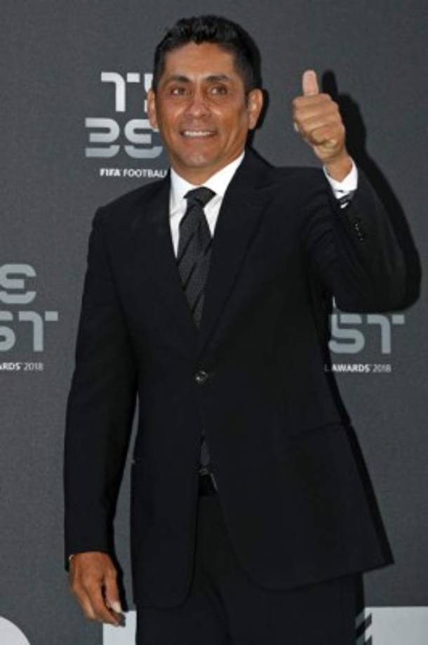 El exportero mexicano Jorge Campos también se hizo presente a la gala de los premios The Best.