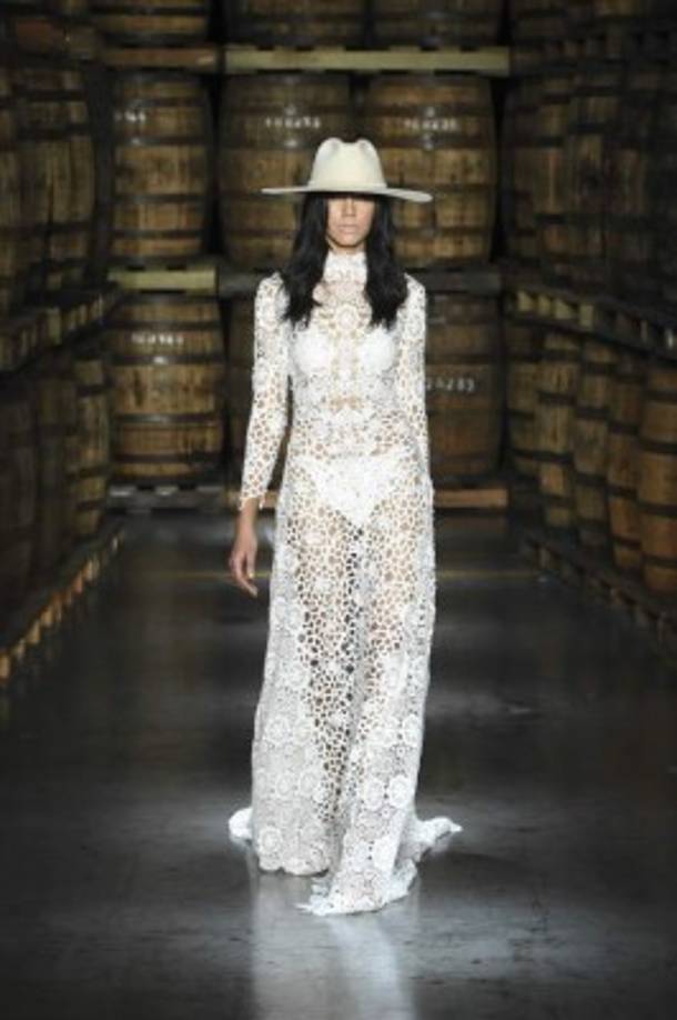 Su visión de la mujer es muy profunda y sus diseños reflejan aires de rebeldía.