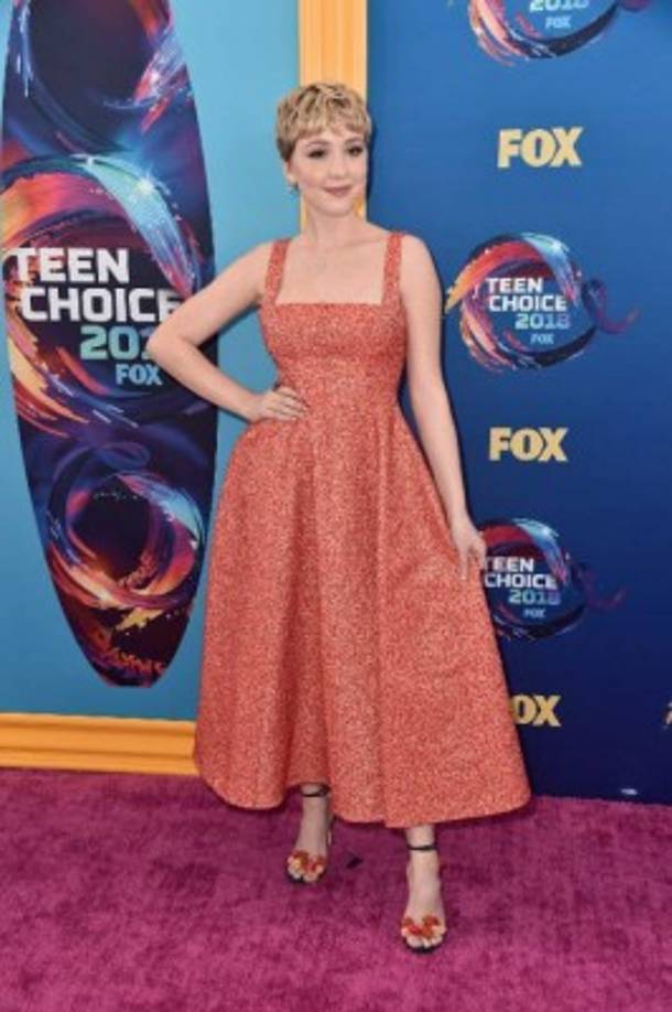 Con solo 20 años Cozi Zuehlsdorff hizo una elegante elección para la premiación.