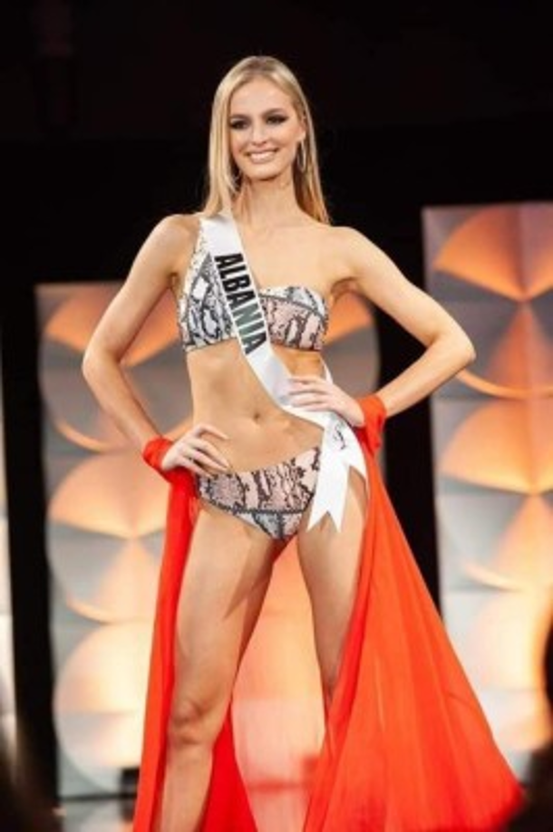 Cindy Marina acaparó todo los portales de noticias de entretenimiento por su figura fuera de otro mundo, denominada como la 'barbie' del certamen.