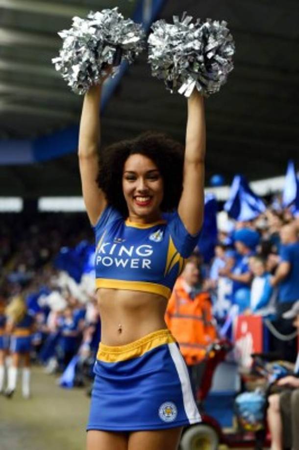 'Cheerleaders' del Leicester posan antes del partido ante el Everton.