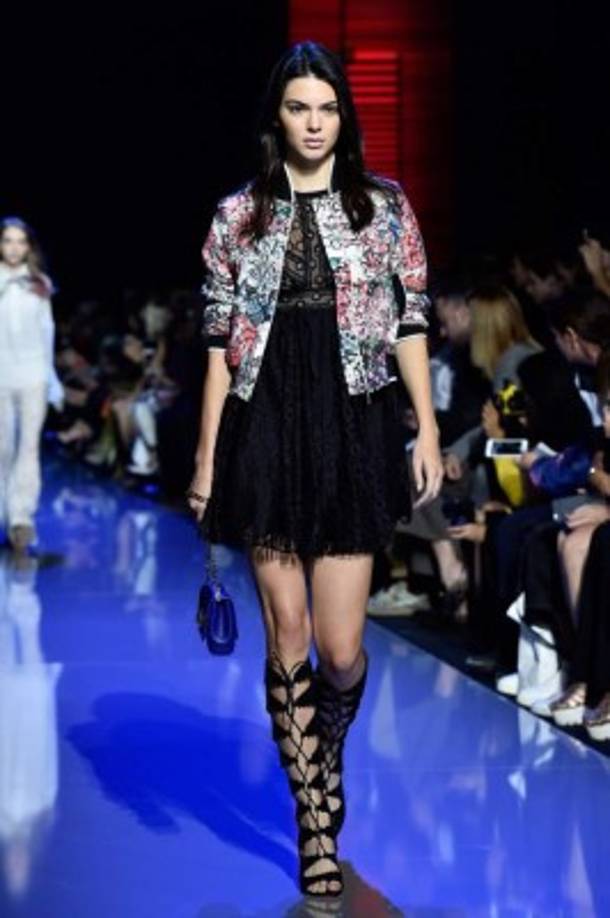 El debut de la hermana de las Kardashian como modelo de pasarela llegó de la mano de Sherri Hill el 14 de septiembre de 2011, durante la Semana de la Moda de Nueva York.