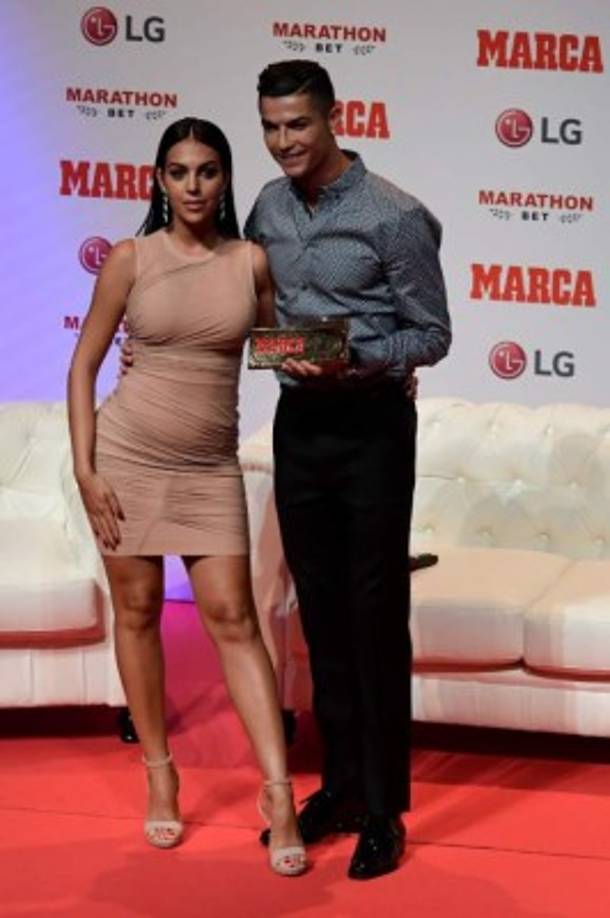 Los curiosos notaron que Georgina lucía un tanto más rellena de lo usual, lo que generó las especulaciones de un posible embarazo.