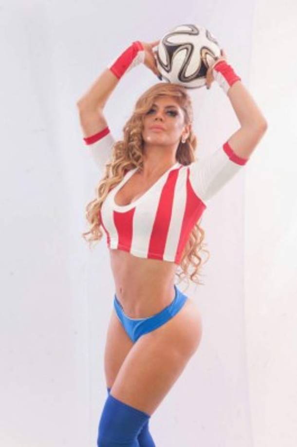 Fue nombrada como Novia del Mundial de Brasil 2014.