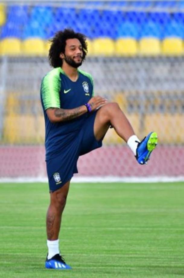 Marcelo vuelve a la titularidad como lateral izquierdo.