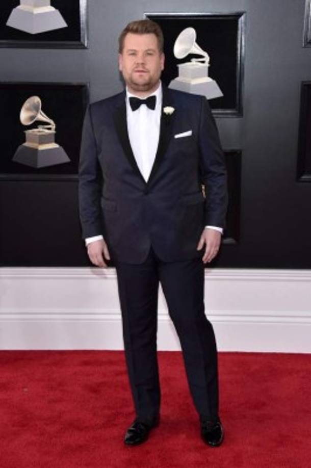 El anfitrión de la noche, James Corden.