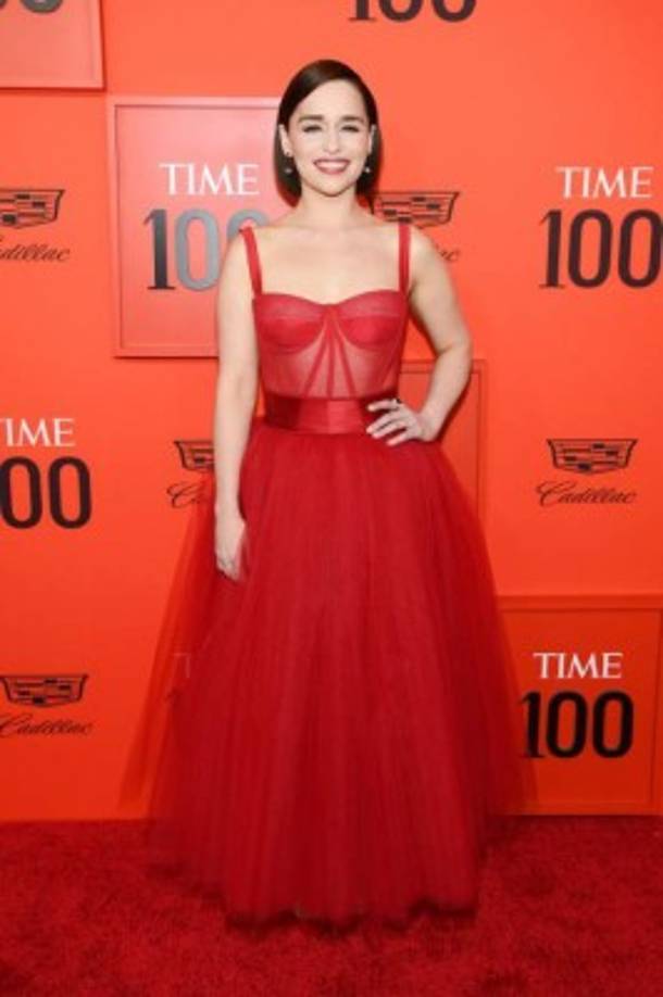 Emilia Clarke se veía como una princesa (o la Reina de los Siete Reinos) con un vestido rojo de Dolce & Gabbana.<br/>