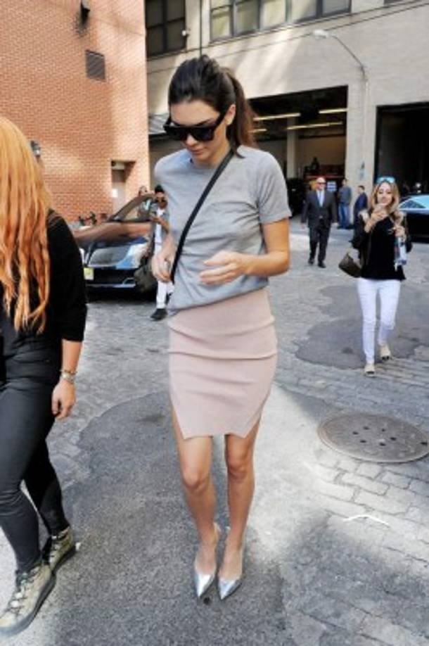 Aunque quiera desligarse de su familia no puede.