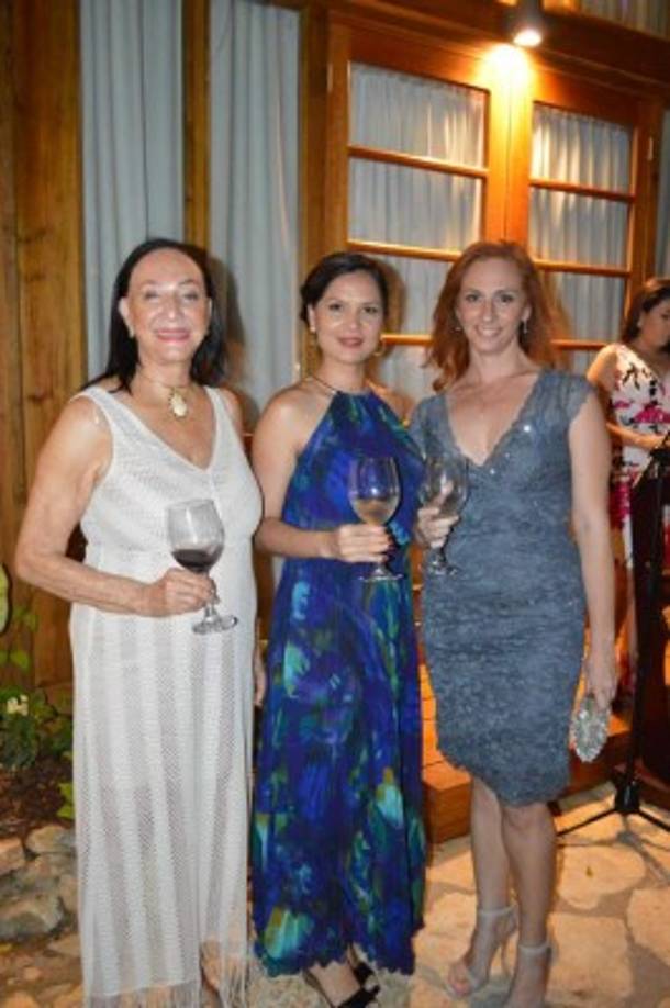 Rita Hojan, Jocelyn García y Keila Thompson.