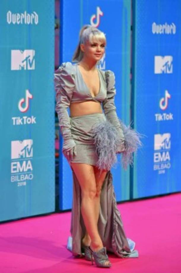 La cantante polaca, Margaret, fue muy criticada en las redes por su atuendo.