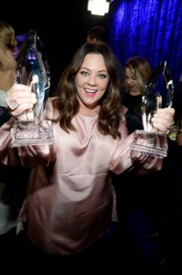 Melissa McCarthy no dejó de mostrarse feliz por sus premios.
