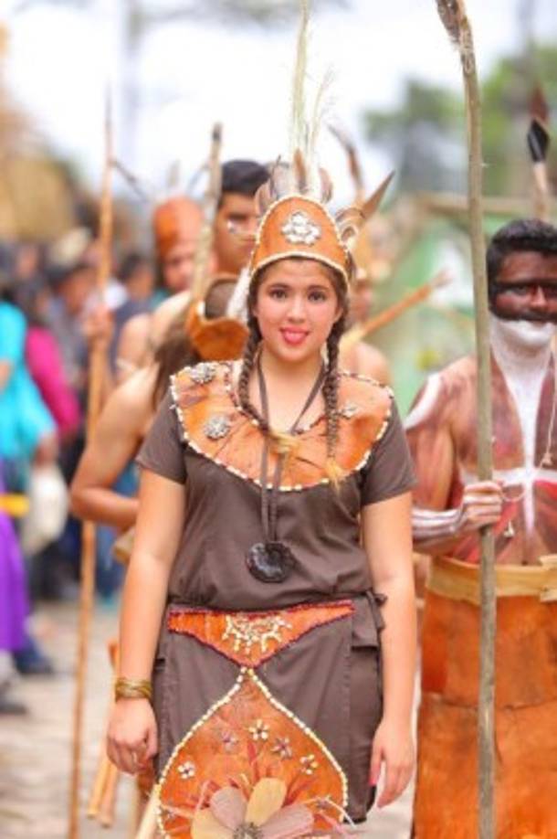 Los participantes en los desfiles lucen creativos trajes inspirados en la cultura hondureña.