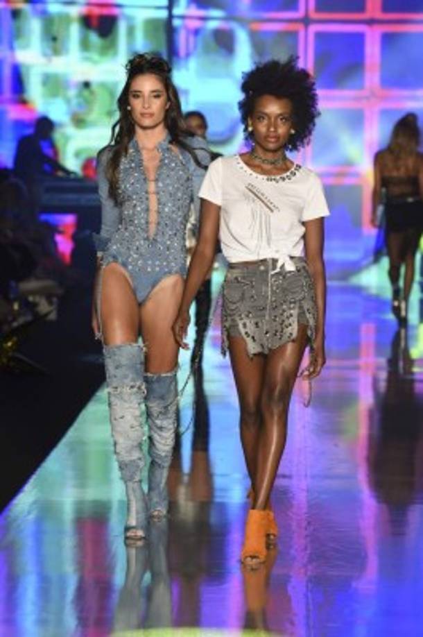 Pasarela de Joy Staz.