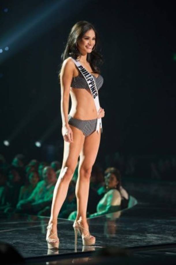 FILIPINAS. Pía Wurtzbach es la reina más apoyada por la afición filipina. Su presencia escénica es fuerte pero su figura en bañador no fue la mejor.